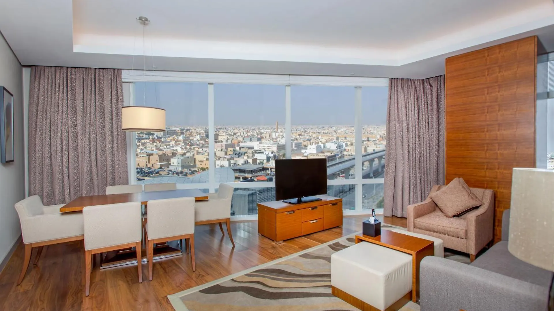 Hilton Riyadh Hotel & Residences 5*,